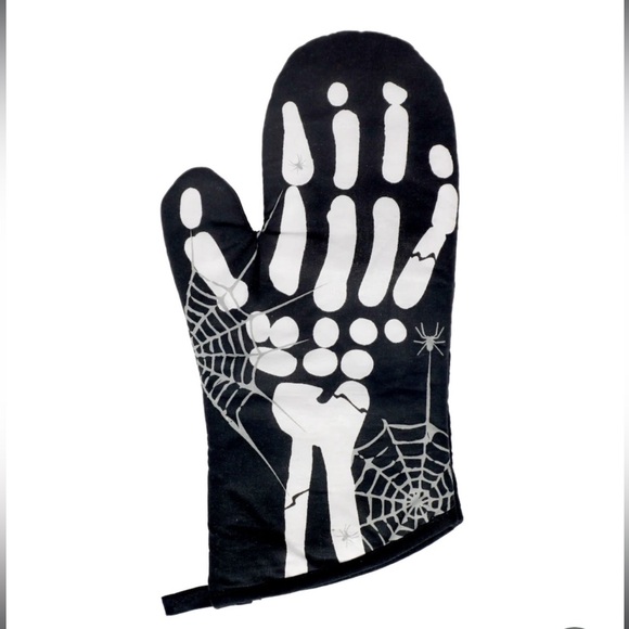 NWT Black and White Skeleton Oven Mitt - Picture 2 of 4